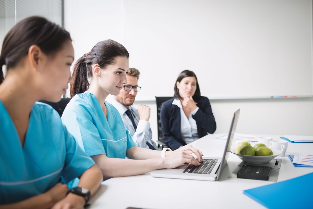 La UNAL abrió inscripciones para Geriatría y Medicina Interna: fechas, costos y todo el proceso de admisión