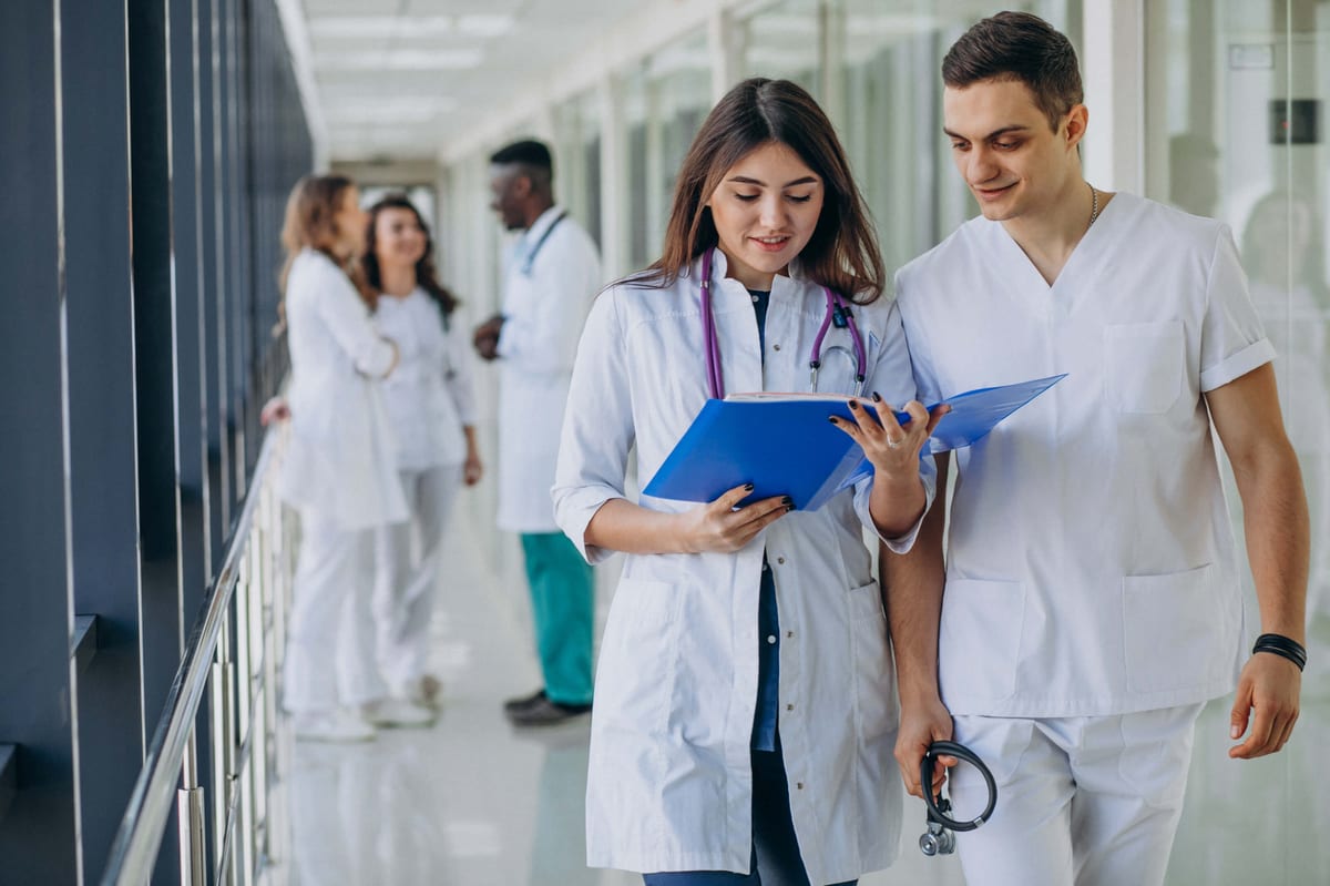Prepararte para pasar a tu especialidad médica soñada mientras trabajas sí es posible